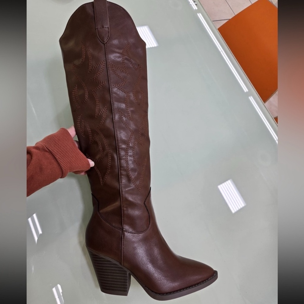 NEW! Women’s Western Chocolate Brown Boots with embroidered detail - Picture 6 of 7
